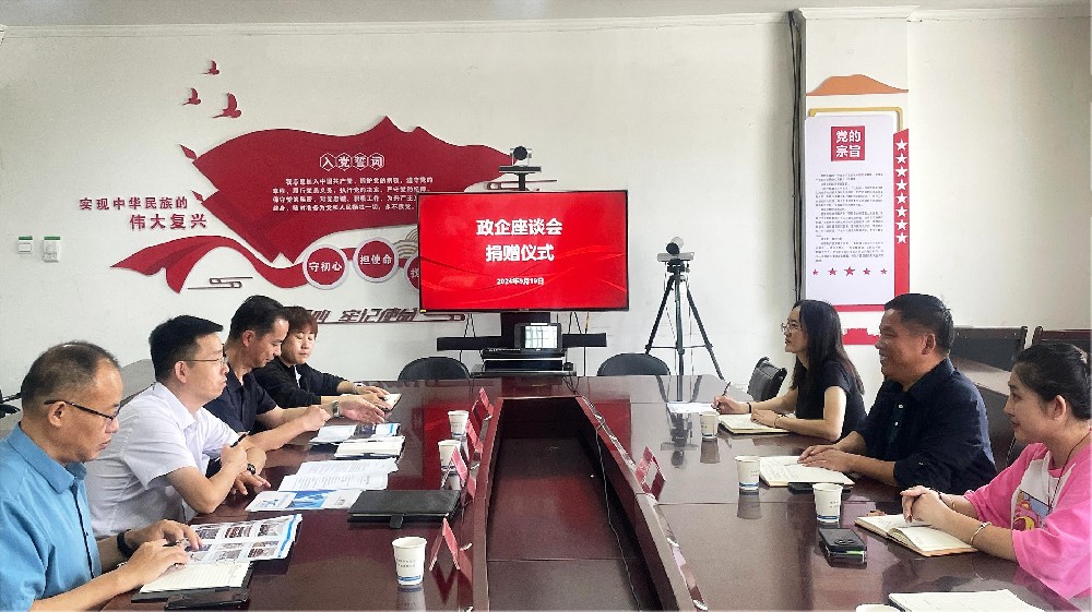 同創(chuàng)科技向庫爾勒市科技局捐贈LED智慧會議屏，助力科技發(fā)展